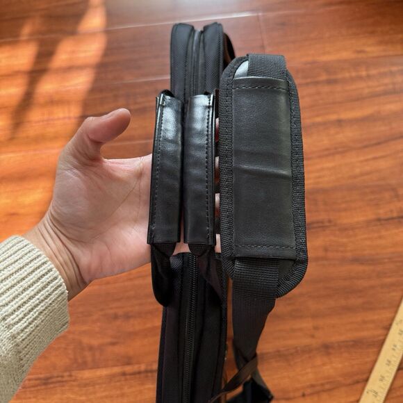 KENNETH COLE REACTION R-Tech 17"‎ Laptop Bag Briefcase Black Handles & Strap - Picture 6 of 16